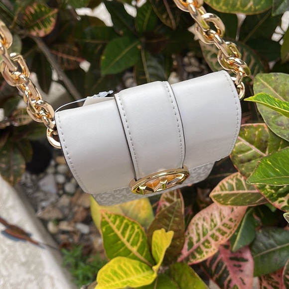 Michael Kors Carmen Small Logo Smartphone Crossbody Bag
Light Cream Multi - Picture 6 of 16